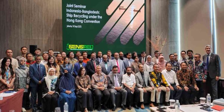 Pemerintah Republik Indonesia melalui Direktorat Jenderal Perhubungan Laut (Ditjen Hubla) Kementerian Perhubungan bekerja sama dengan International Maritime Organization (IMO) menyelenggarakan Seminar on Ship Recycling under The Hong Kong Convention pada 16–17 September 2025 di Jakarta. Kegiatan ini merupakan bagian dari kerja sama IMO-SENSREC Programme../Foto Humas Kemenhub