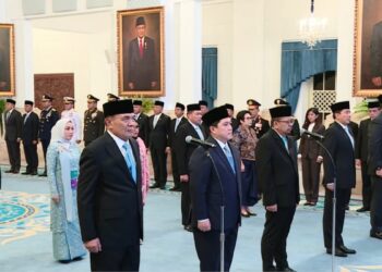 Presiden Prabowo Lantik Djamari Chaniago Jadi Menko Polkam dan Erick Thohir Menpora : Foto: Tangkapan layar kanal youtube Setpres/Istimewa
