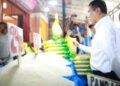 Menteri Pertanian Andi Amran Sulaiman melakukan inspeksi mendadak (sidak) ke Pasar Panorama, Kota Bengkulu, Rabu (17/9/2025), untuk memastikan pelaksanaan operasi pasar beras Stabilisasi Pasokan dan Harga Pangan (SPHP). (Foto: Dok Kementan)