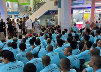 WNI yang Dipulangkan oleh KJRI Johor Bahru tiba di Pelabuhan Internasional Batam Center, Kamis (12/6/2025) (Foto: KJRI Johor Bahru)