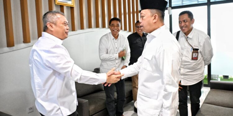 Pemerintah akan percepat pembangunan akses jalan dari dan ke Stasiun Kereta Cepat Karawang. Menteri Perhubungan Dudy Purwagandhi dan Menteri Agraria dan Tata Ruang/Kepala Badan Pertanahan Nasional (ATR/BPN) Nusron Wahid telah melakukan pertemuan di Stasiun Kereta Cepat Karawang, Jawa Barat, Kamis (18/9/2025),/Foto Humas Kemenhub