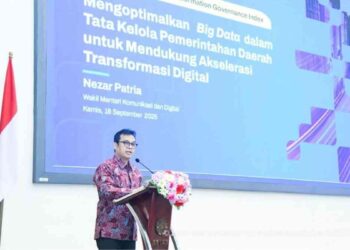 Wamenkomdigi Nezar Patria menjadi Keynote Speaker dalam Seminar Nasional bertema Mengoptimalkan Big Data dalam Tata Kelola Pemerintahan Daerah Untuk Mendukung Akselerasi Transformasi Digital di Auditorium Sukadji Ranuwihardjo, FEB UGM, DI Yogyakarta, Kamis (18/09/2025). (Foto: Ardi W/Komdigi)