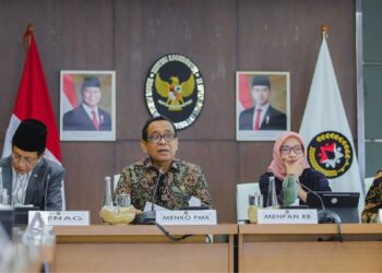 Menko PMK Pratikno saat memimpin penetapan kebijakan Hari Libur Nasional dan Cuti Bersama 2026 di Kantor Kemenko PMK, Jakarta, Jumat (19/9/2025). . (Foto: Kemenko PMK)