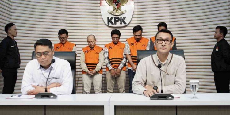 Komisi Pemberantasan Korupsi (KPK) menahan lima tersangka kasus dugaan korupsi pencairan kredit fiktif pada PT Bank Perkreditan Rakyat (BPR) Bank Jepara Artha (Perseroda) tahun anggaran 2022–2024. (Foto: Dok KPK)