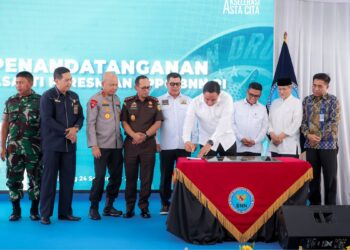 Gubernur Banten menghadiri peresmian Satuan Pelayanan Pemenuhan Gizi (SPPG) Badan Narkotika Nasional (BNN) Karya Padarincang Bersinar di Kampung Cigadel, Desa Curug Goong, Kecamatan Padarincang, Kabupaten Serang, Rabu (24/9/2025)/ Biro Adpimpro Banten.