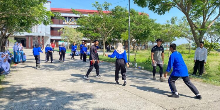 Para Siswa SRMA Bojonegoro sedang belajar di luar ruang di Pusdiklat BKPP Bojonegoro, Rabu (24/9/2025). Mereka semangat mengikuti Sekolah Rakyat. Oleh MC KAB BOJONEGORO