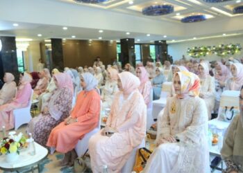 saat mePengajian Ikatan Wanita Bank Rakyat Indonesia (IWABRI), di Jakarta, Rabu (24/9/2025). Kajian yang mengangkat tema Menjaga Harmoni Keluarga dengan Wawasan Al-Quran ini berlangsung secara hybrid di Gedung Brilliant Club, Pusat Bidang Pendidikan IWABRI Pusat, IWABRI Region 7 Jakarta. (Foto Humas Kemenag)