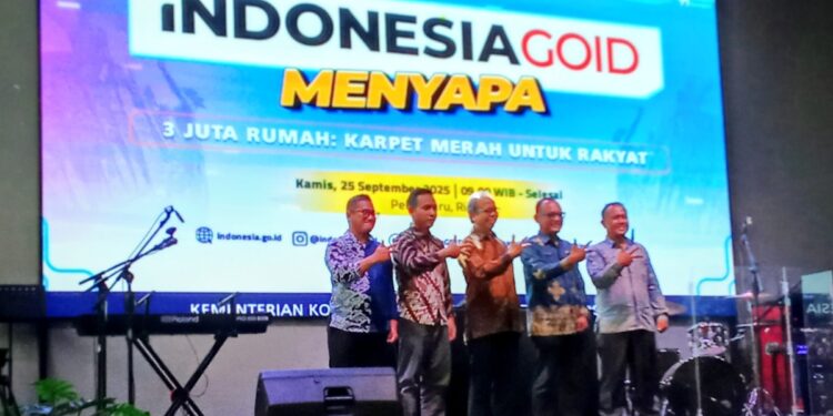 Suasana penuh semangat mewarnai acara indonesia.go.id (IGID) Menyapa bertajuk 3 Juta Rumah Karpet Merah untuk Rakyat yang digelar di Pekanbaru, Riau, Kamis (25/9/2025). (Foto: Juliyah IGID/InfoPublik)