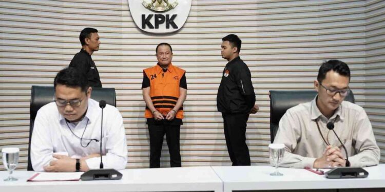 Komisi Pemberantasan Korupsi (KPK) kembali menindak tegas praktik suap di lingkungan peradilan. Kali ini, lembaga antirasuah menahan MED, Direktur PT WA, sebagai tersangka dugaan korupsi terkait pengurusan perkara di Mahkamah Agung (MA). (Foto: Dok KPK)