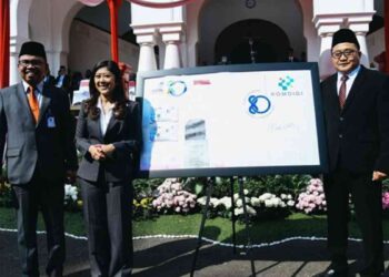 Menteri Komunikasi dan Digital Meutya Hafid pada Sabtu (27/9/2025) mengatakan menegaskan bahwa layanan pos bukan sekadar mengantarkan barang, melainkan menghubungkan hidup banyak orang: dari buruh migran yang kirim uang ke kampung halaman, pedagang kecil yang jualan lewat daring, sampai siswa di pelosok yang butuh buku belajar. (Foto: Humas Kemkomdigi )