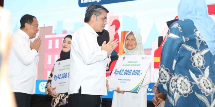 Kementerian Ketenagakerjaan (Kemnaker) bersama Kementerian Perhubungan (Kemenhub) memperkuat kerja sama untuk meningkatkan kepesertaan jaminan sosial tenaga kerja (Jamsostek), khususnya bagi para pengemudi dan pekerja sektor logistik yang memiliki risiko kerja tinggi. (Foto: Dok Kemnaker)