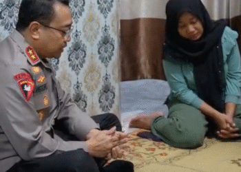 Kapolda DIY, Irjen Anggoro Sukartono temui keluarga Rheza Sendy Korban tewas usai demo di depan Polda DIY