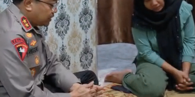 Kapolda DIY, Irjen Anggoro Sukartono temui keluarga Rheza Sendy Korban tewas usai demo di depan Polda DIY