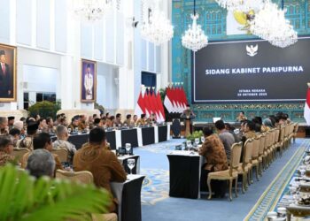 Presiden Prabowo Subianto bersama Wakil Presiden Gibran Rakabuming memimpin Sidang Kabinet Paripurna dalam rangka memperingati satu tahun pemerintahan Kabinet Merah Putih di Istana Negara, Jakarta, pada Senin (20/10/2025). BPMI Setpres