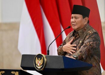 Indonesia Punya Kampung di Mekah, Presiden: Ini Sejarah Baru : Presiden Prabowo Subianto dalam Sidang Kabinet Paripurna yang berlangsung di Istana Negara, Jakarta, Senin (20/10/2025). (Foto: BPMI Setpres)