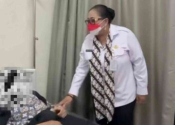 Bupati Gunungkidul, Endah Subekti Kuntariningsih mengunjungi Korban Diduga Keracunan MBG