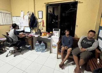 Dua karyawan ekspedisi diamankan di Polsek Sewon, Bantul, usai diduga mencuri tiga unit iPhone dari gudang SPX Express di Jalan Imogiri Barat Km 4