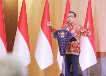 Menko PMK Pratikno saat menjadi pembicara kunci dalam Workshop Pemeriksaan Terinci Tematik Nasional Pembangunan Manusia Semester II Tahun Anggaran 2025 yang digelar di Kantor Badan Pemeriksa Keuangan (BPK). (Foto: Humas KemenkoPMK)