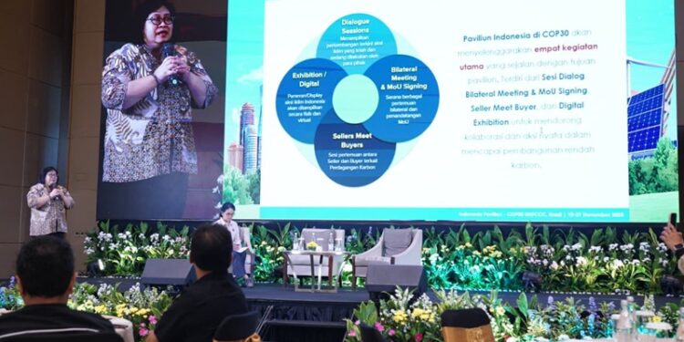 Staf Ahli Menteri LH Bidang Sumber Daya Pangan, SDA, Energi, dan Mutu Lingkungan, Laksmi Widyajayanti, dalam Media Briefing Climate Change Conference (COP30/CMP20/CMA7 UNFCCC): Dari Indonesia untuk Dunia Solusi Global dan Aksi Nyata Indonesia di COP30, di Hotel Intercontinental Jakarta Selatan, pada Rabu (29/10/2025). (Foto: Amiri Yandi/KPM Kemkomdigi)