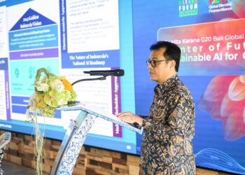 Wamenkomdigi Nezar Patria menyampaikan materi dalam acara Tri Hita Karana G20 Bali Global Blended Finance Alliance Dialogue Center of Future Knowledge: Sustainable AI for Our Common Future di Kura Kura Bali, Kamis (23/10/2025). (Foto: Anhar/Kemkomdigi)