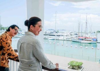 Menteri Pariwisata Widiyanti Putri Wardhana saat meninjau sejumlah lokasi strategis di KEK Nongsa, Batam, Kepulauan Riau, untuk melihat secara langsung perkembangan infrastruktur pariwisata sekaligus pengembangan ekosistem ekonomi digital bertaraf internasional, Batam, (16/10/2025).