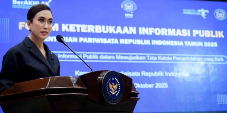 Menteri Pariwisata, Widiyanti Putri Wardhana saat sambutan pada acara Forum Keterbukaan Informasi Publik dan Penganugerahan kepada Unit Kerja di Jakarta
