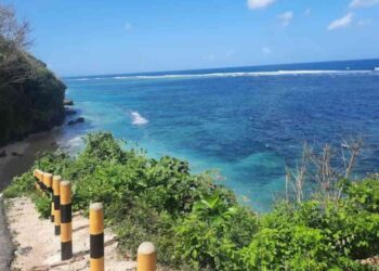 Pantai Batu Barak Bali Surga Tersembunyi yang Tenang Jauh dari Keramaian Wisatawan