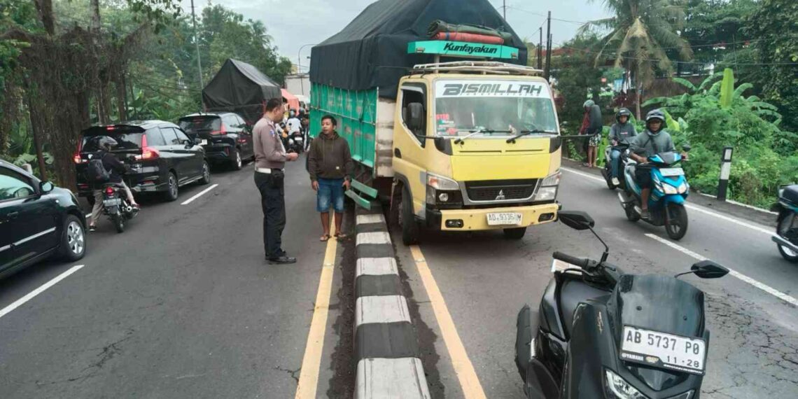 Pelajar Luka Serius Akibat Kecelakaan Libatkan Nmax, Sepeda, dan Truk di Jalan Yogya–Wates Sleman