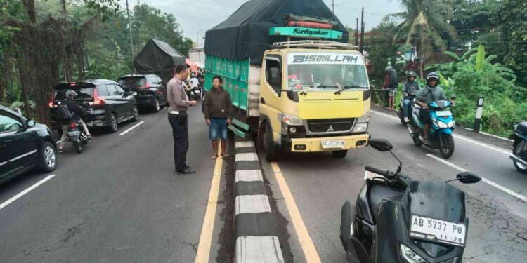Pelajar Luka Serius Akibat Kecelakaan Libatkan Nmax, Sepeda, dan Truk di Jalan Yogya–Wates Sleman