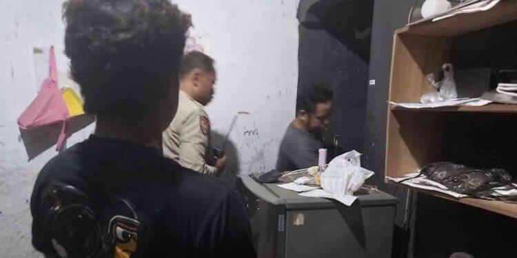 Petugas Kepolisian sedang melakukan penyelidikan kasus pencurian di wilayah bantul