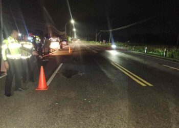 Polisi Melakukan Olah TKP di Kecelakaan Motor dan Ambulan di Jalan Jogja Wates Kulon Progo