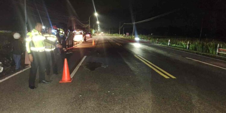 Polisi Melakukan Olah TKP di Kecelakaan Motor dan Ambulan di Jalan Jogja Wates Kulon Progo