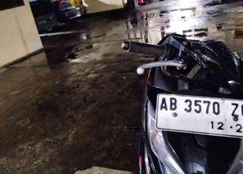 Polisi Mengamankan Motor yang terlibat kecelakaan tunggal di Sanden, Bantul
