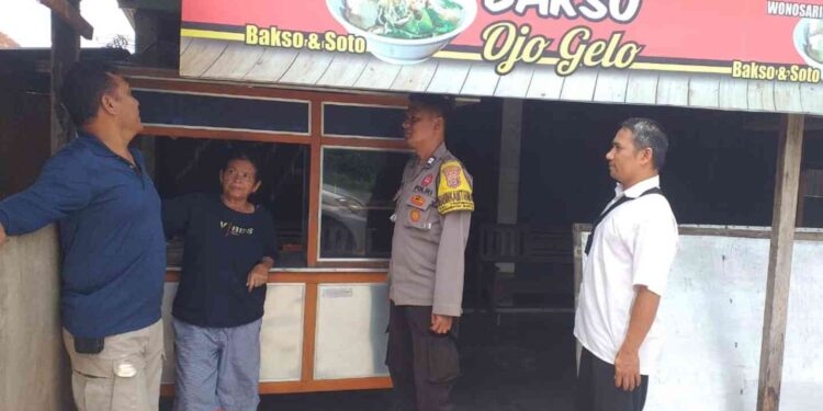 Polisi berada di lokasi kejadian untuk penyelidikan hilangnya mobil Kijang Super