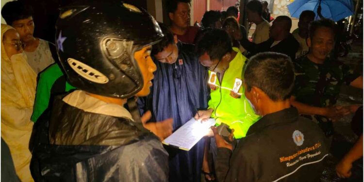 Polisi melakukan penyelidikan kecelakaan di Jalan Imogiri Timur