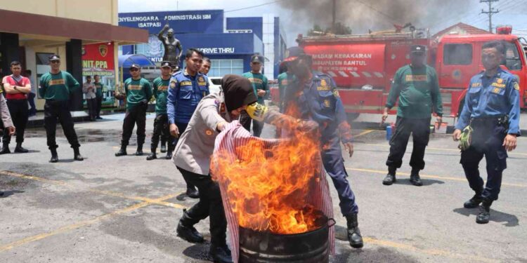 Tingkatkan Kesiapsiagaan, Polres Bantul Beri Pelatihan Penanggulangan Bencana untuk Anggota