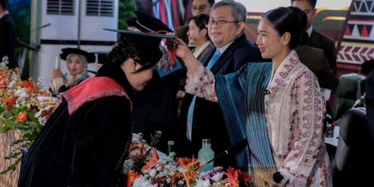 Wakil Menteri Pariwisata Ni Luh Puspa menghadiri wisuda ke-27 Politeknik Pariwisata Medan