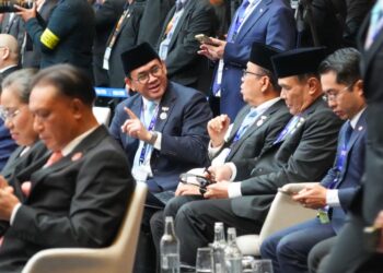 Menteri Perdagangan Republik Indonesia (Mendag RI) Budi Santoso (Busan) mendampingi Presiden Republik Indonesia, Prabowo Subianto, bersama Menko PMK Pratikon dan pejabat tinggi lainnya dalam rangkaian Konferensi Tingkat Tinggi (KTT) ke-47 ASEAN yang digelar di Kuala Lumpur, Malaysia, pada 26–28 Oktober 2025. (Humas Kemendag)