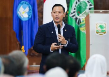 Menko Infrastruktur dan Pengembangan Kewilayahan (IPK) Agus Harimurti Yudhoyono saat menjadi pembicara kunci dalam The 3rd International Conference on Disaster Mitigation and Management (ICDMM) di Universitas Andalas, Padang, Selasa (30/9/2025). IFoto: Dok. Kemenko IPK)