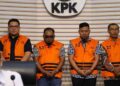 KPK) terus memperdalam penyidikan kasus dugaan korupsi pengelolaan dana hibah kelompok masyarakat (Pokmas) di lingkungan Pemerintah Provinsi Jawa Timur (Pemprov Jatim) Tahun Anggaran 2019–2022. Lembaga antirasuah tersebut menahan empat tersangka baru, yakni HAS, JPP, dan WK dari unsur swasta serta SUK, mantan kepala desa di Kabupaten Tulungagung. (Foto: Dok KPK)