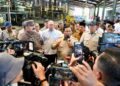 Presiden Republik Indonesia, Prabowo Subianto, menyaksikan langsung proses penyerahan aset Barang Rampasan Negara (BRN) di Smelter PT Tinindo Internusa, Kota Pangkal Pinang, Provinsi Kepulauan Bangka Belitung, pada Senin (6/10/2025). BPMI setpres