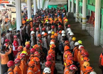 Tim gabungan melaksanakan apel penutupan pencarian dan pertolongan korban reruntuhan bangunan Musala Pondok Pesantren (ponpes) Al - Khoziny, Sidoarjo, Jawa Timur, pada Selasa (7/10/2025). (Foto: dok. BNPB)