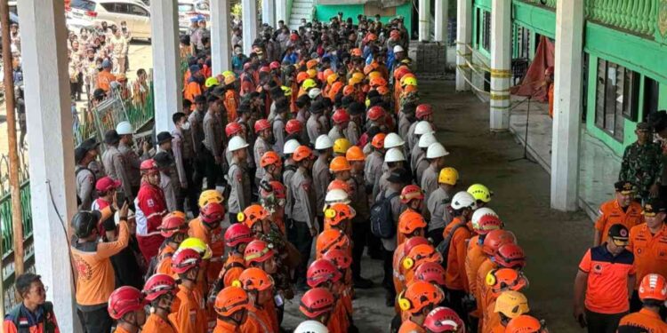 Tim gabungan melaksanakan apel penutupan pencarian dan pertolongan korban reruntuhan bangunan Musala Pondok Pesantren (ponpes) Al - Khoziny, Sidoarjo, Jawa Timur, pada Selasa (7/10/2025). (Foto: dok. BNPB)