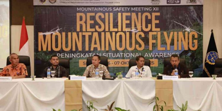 Kementerian Perhubungan terus memperkuat komitmen keselamatan penerbangan di wilayah pegunungan Papua melalui kegiatan Mountainous Safety Meeting ke-XII yang digelar di Sentani, Jayapura, pada 6–7 Oktober 2025. (Foto Humas Kemenhub)