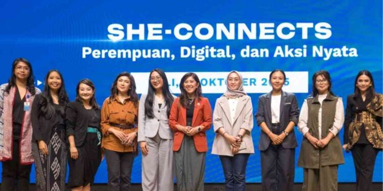 Dosen dan Praktisi Komunikasi Digital, Ni Luh Putu Diah Desvi Arina (berdiri di antara Menkomdigi Meutya Hafid dan DIrjen KPM Kemkomdigi Fifi Aleyda Yahya) dalam Talkshow Inspiratif She-Connects bertajuk Perempuan Tangguh di Era Digital: Kelola Ruang Digital, Aman di Dunia Siber yang digelar Direktorat Jenderal Komunikasi Publik dan Media Kementerian Komunikasi dan Digital (Ditjen KPM Kemkomdigi) di Badung, Bali, Jumat (10/10/2025). (Foto: Bismo Agung/IGID KPM Kemkomdigi)