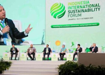 Deputi Bidang Koordinasi Infrastruktur Dasar Kementerian Koordinator Bidang Infrastruktur dan Pembangunan Kewilayahan, Rachmat Kaimuddin saat berbicara dalam sesi panel bertajuk Securing Water for All: Advancing Water Security and Clean Water Access pada Indonesia Sustainability Forum (ISF) 2025 pada Jumat (10/10/2025) di Jakarta International Convention Center (JICC). (Foto: Dok. Kemenko Infra)