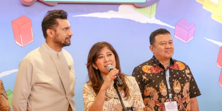 Menteri Komunikasi dan Digital, Meutya Hafid dalam acara IGDX Conference 2025, Sabtu (11/10/2025) mengatakan kontribusi industri gim terhadap perekonomian nasional juga semakin nyata. Saat ini, sektor ini menyumbang sekitar Rp71 triliun per tahun dan didukung oleh lebih dari 2.000 pengembang dan penerbit aktif di berbagai daerah di Indonesia. (Foto: Bismo Agung/Ditjen KPM/InfoPublik-IGID)