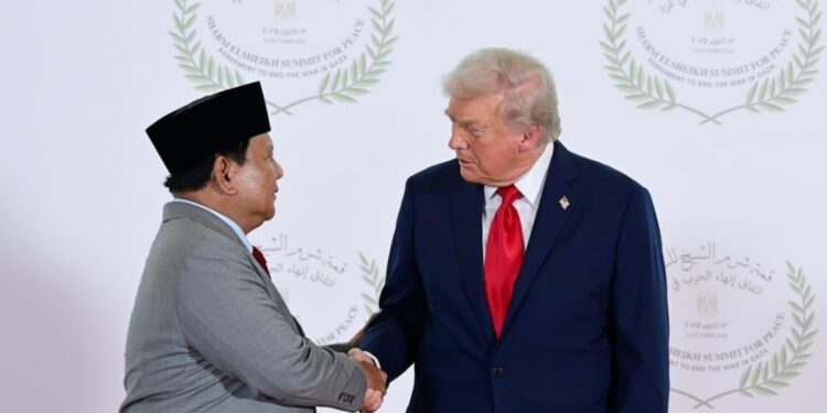 Presiden Amerika Serikat (AS) Donald Trump dalam konferensi pers usai Konferensi Tingkat Tinggi (KTT) Perdamaian Sharm El-Sheikh yang digelar di International Congress Centre, Sharm El-Sheikh, Mesir, pada Senin (13/10/2025). BPMI Setpres.