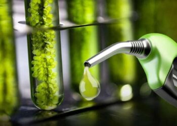 BBM E10 di Indonesia: Langkah Strategis Mempercepat Transisi Energi. Ilustrasi pemanfaatan BBM campuran etanol untuk mempercepat transisi energi fosil ke energi hijau.