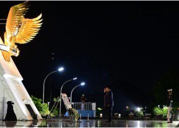 Presiden Prabowo Subianto memimpin upacara ziarah nasional dan renungan suci dalam rangka memperingati Hari Pahlawan Tahun 2025 di Taman Makam Pahlawan Nasional Utama (TMPNU) Kalibata, Jakarta, pada Senin, 10 November 2025. Foto: BPMI Setpres/Muchlis Jr